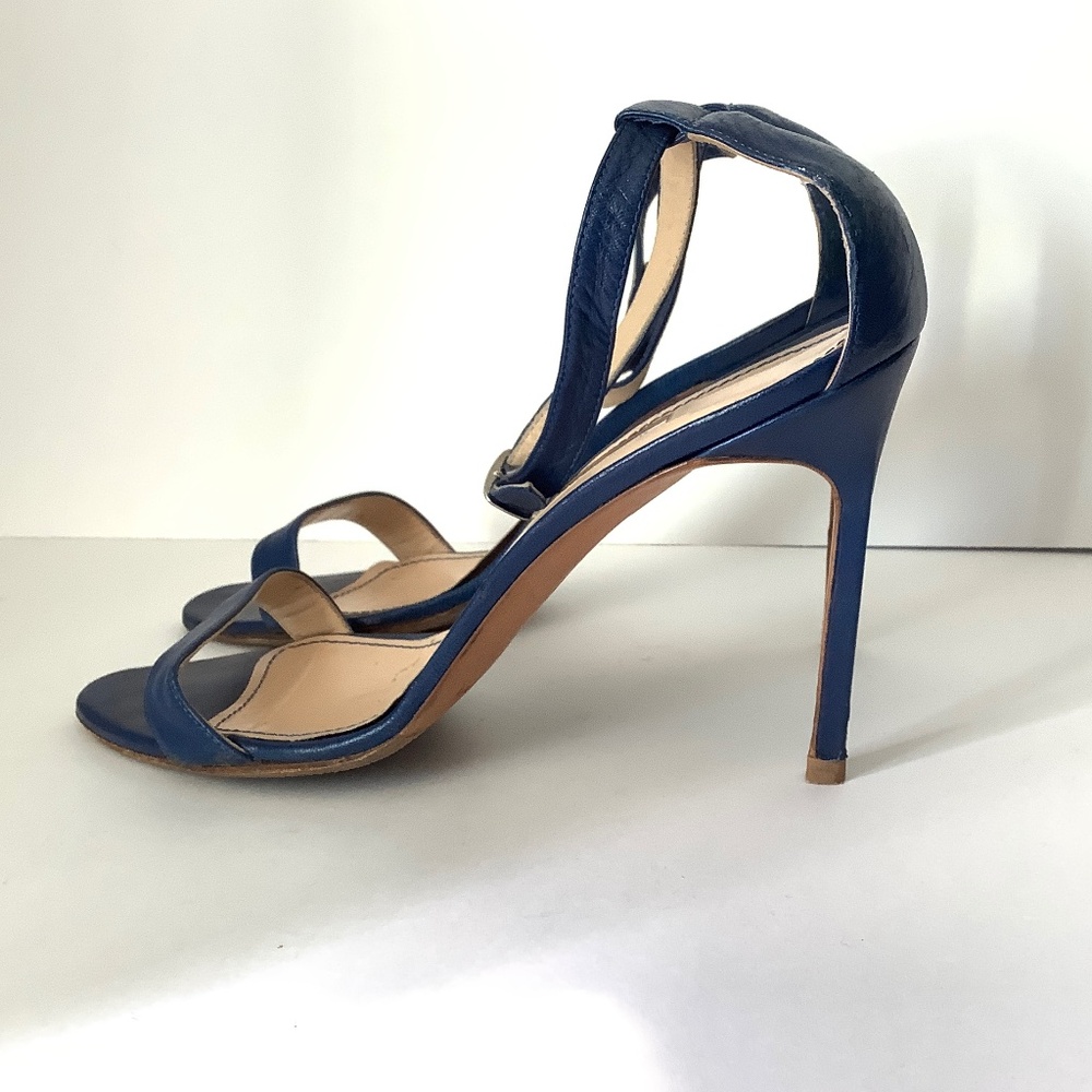 Manolo Blahnik blue leather sandals 40